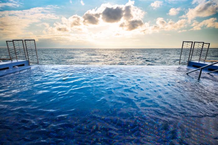 Regent Seven Seas infinity pool deck